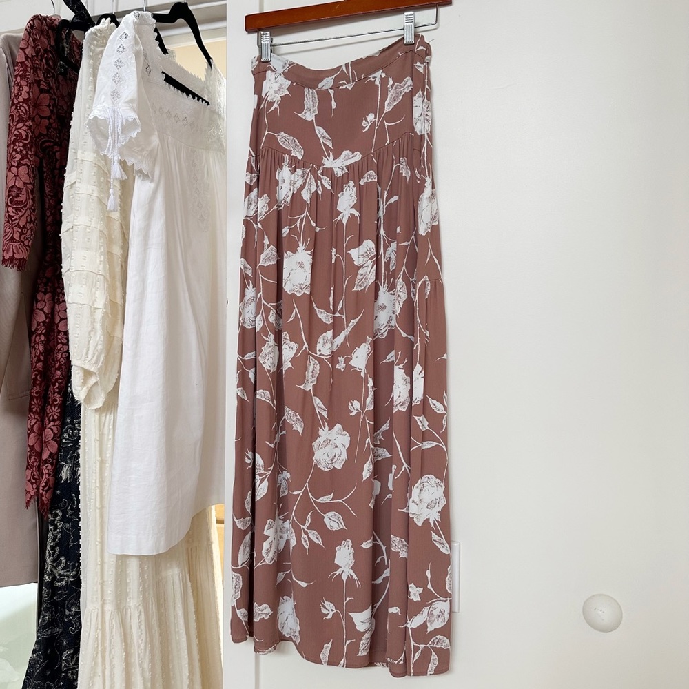 Flynn Skye Mauve Floral Maxi Skirt with White Print